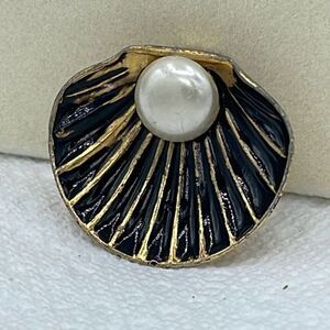 1930’s Art Nouveau pearl Clamshell dress clip